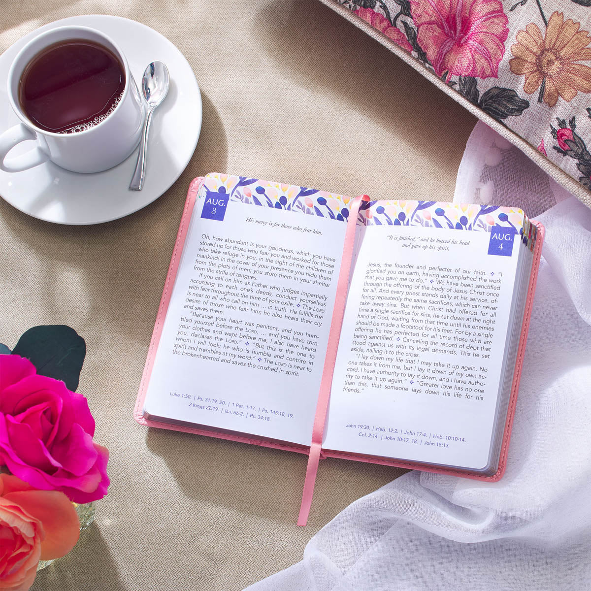 Daily Light for Women Pink Faux Leather Devotional