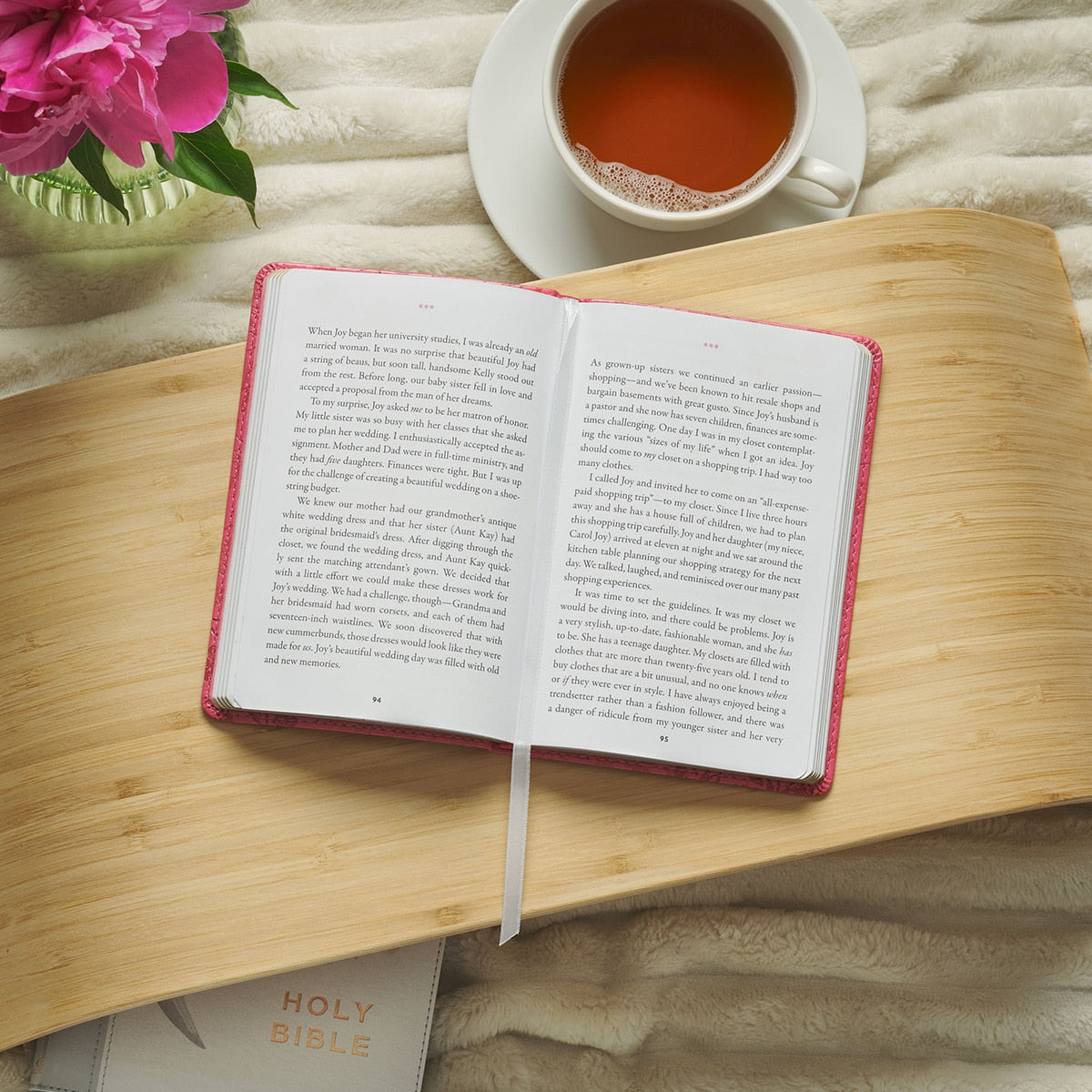 Moments of Grace for Sisters: Stories and Scriptures Pink Faux Leather Gift Book