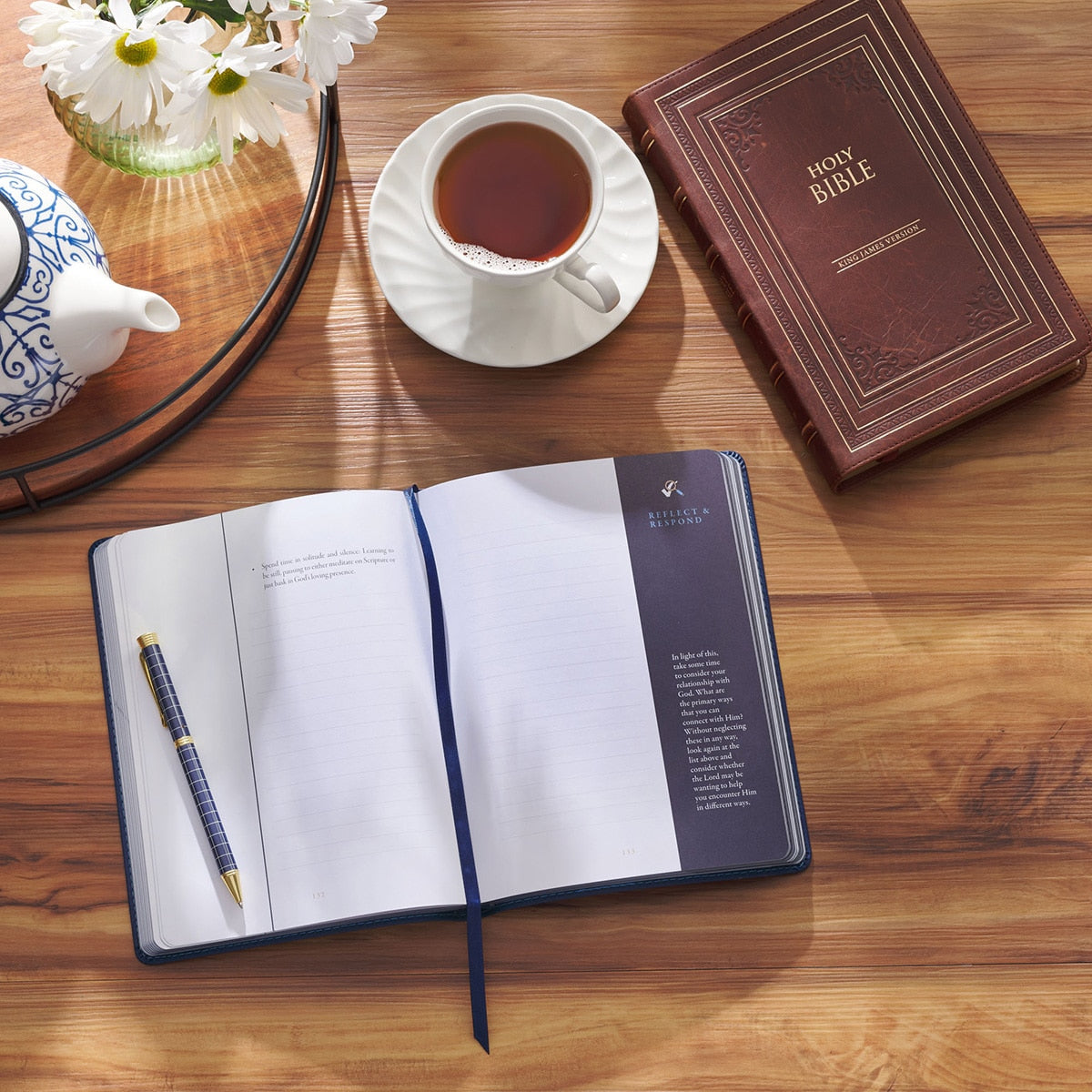 Live Well: God's Plan for Your Wellbeing Blue Faux Leather Daily Devotional