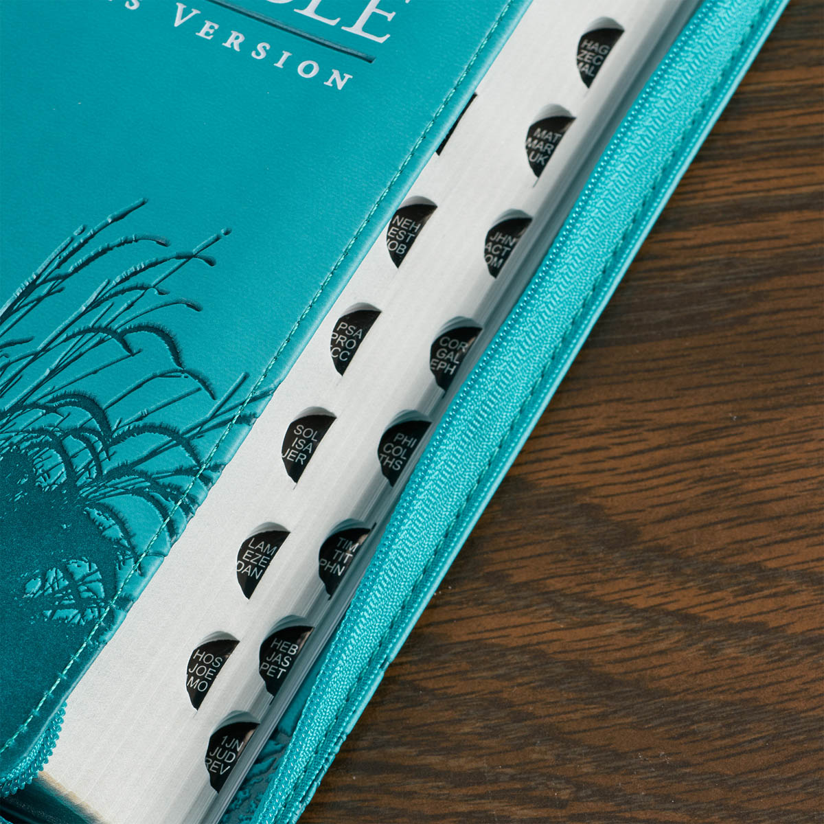 Turquoise Faux Leather King James Version Deluxe Gift Bible with Thumb Index and Zippered Closure